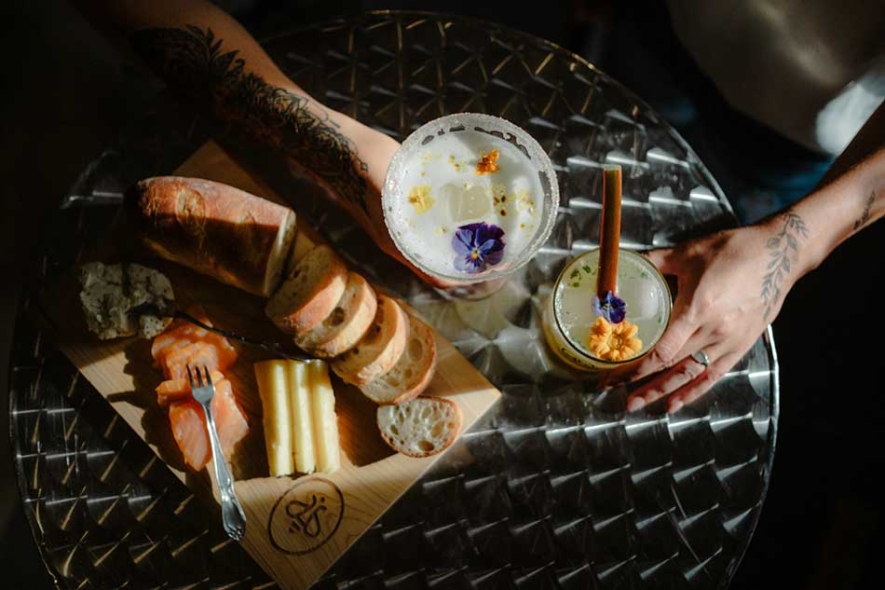 Cocktails at the Miellerie King Distillery.